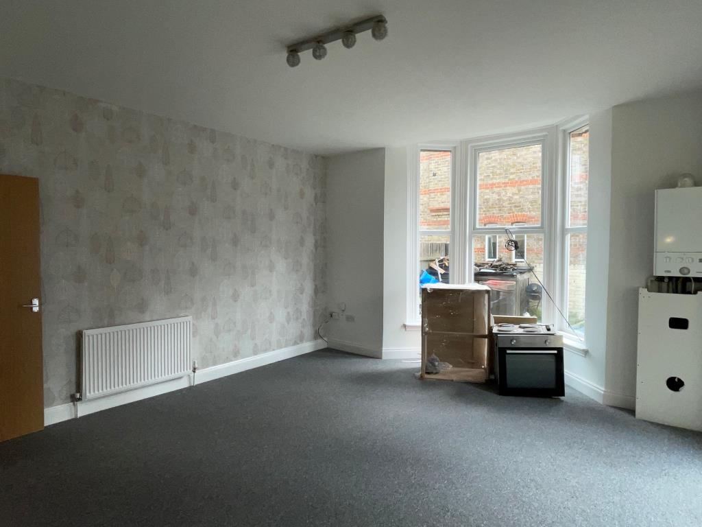 Lot: 107 - DETACHED BLOCK OF FLATS WITH POTENTIAL FOR EXTENSION -